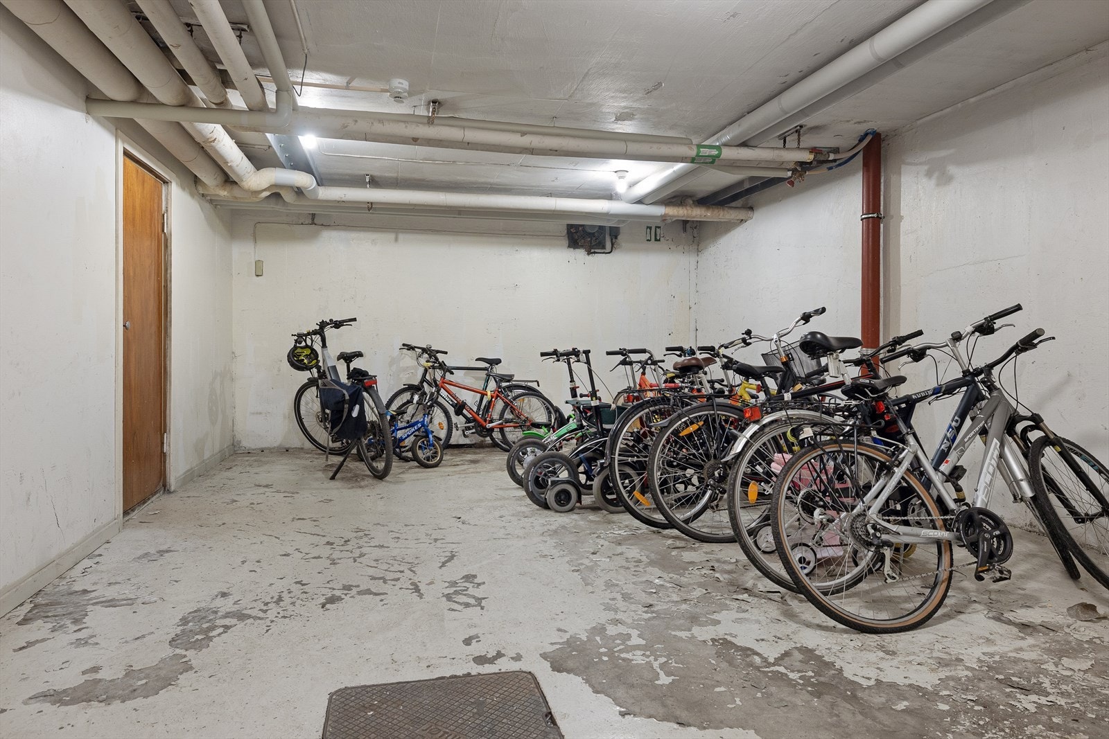 Det er felles sykkelbod i kjeller. Galleribilde