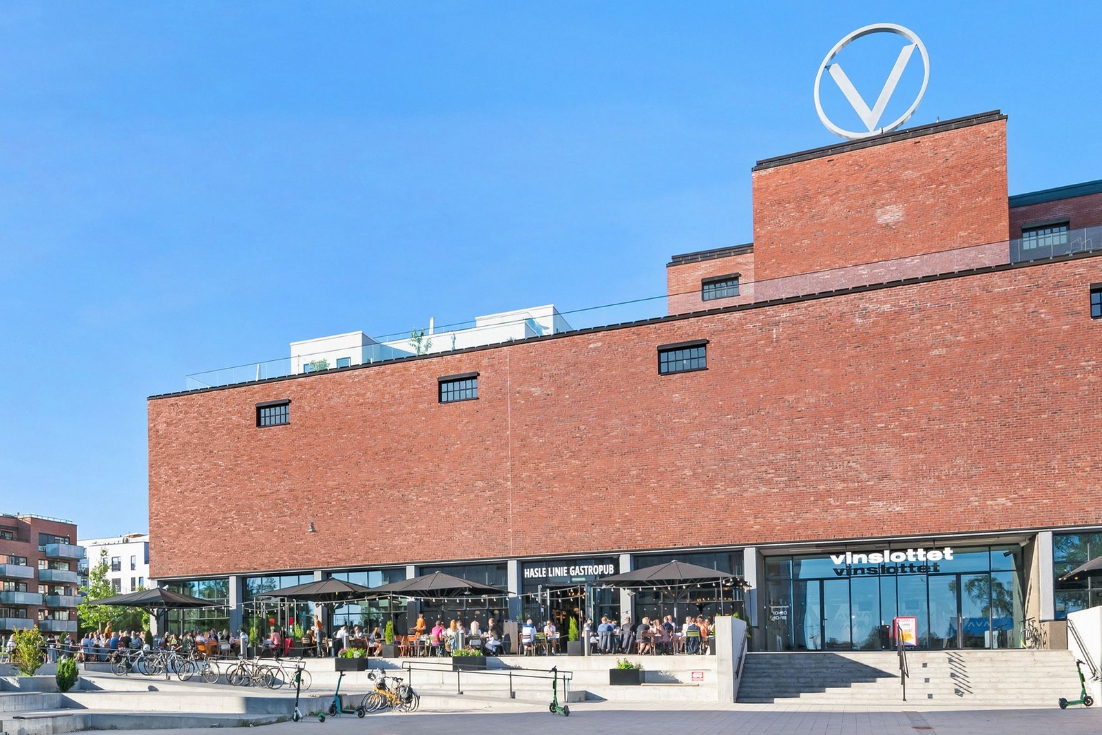 Vinslottet ligger også i området med Gastropub/restaurant, Smoothie-zone, Lille-Lab m.m. Galleribilde
