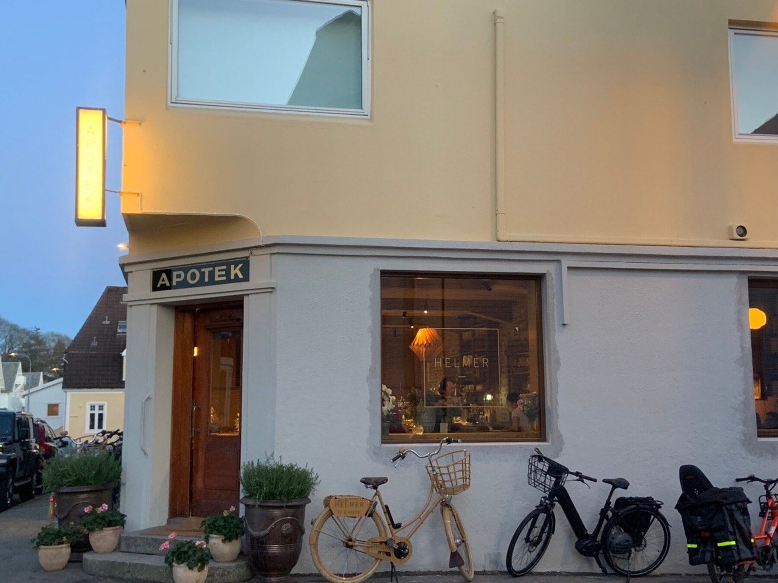 I Storhaugveien 15 har det nylig åpnet det trendy serveringsstedet Apoteket, som allerede har blitt svært populært blant bydelens beboere. Galleribilde