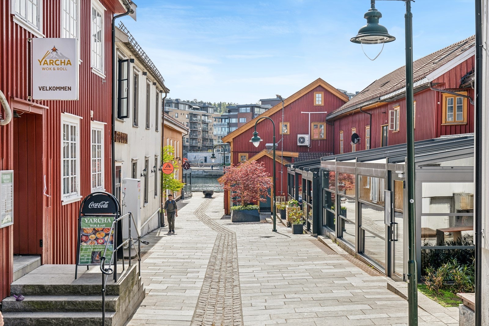 Kun få meter fra dørstokken finner du Tønsberg Brygge med sitt yrende restaurantliv. Galleribilde