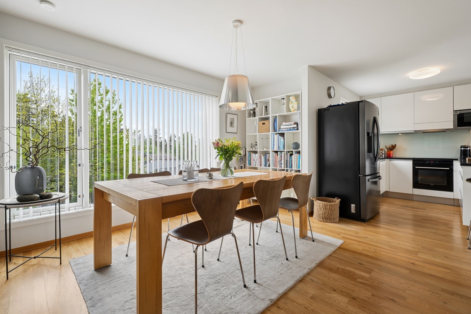 Med handelen følger platetopp, stekeovn, oppvaskmaskin, mikrobølgeovn og kjøl/frys. Galleribilde