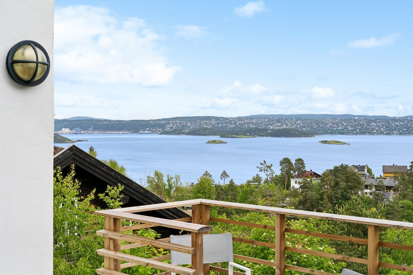 Nydelig utsikt over fjorden og Oslo by. Galleribilde