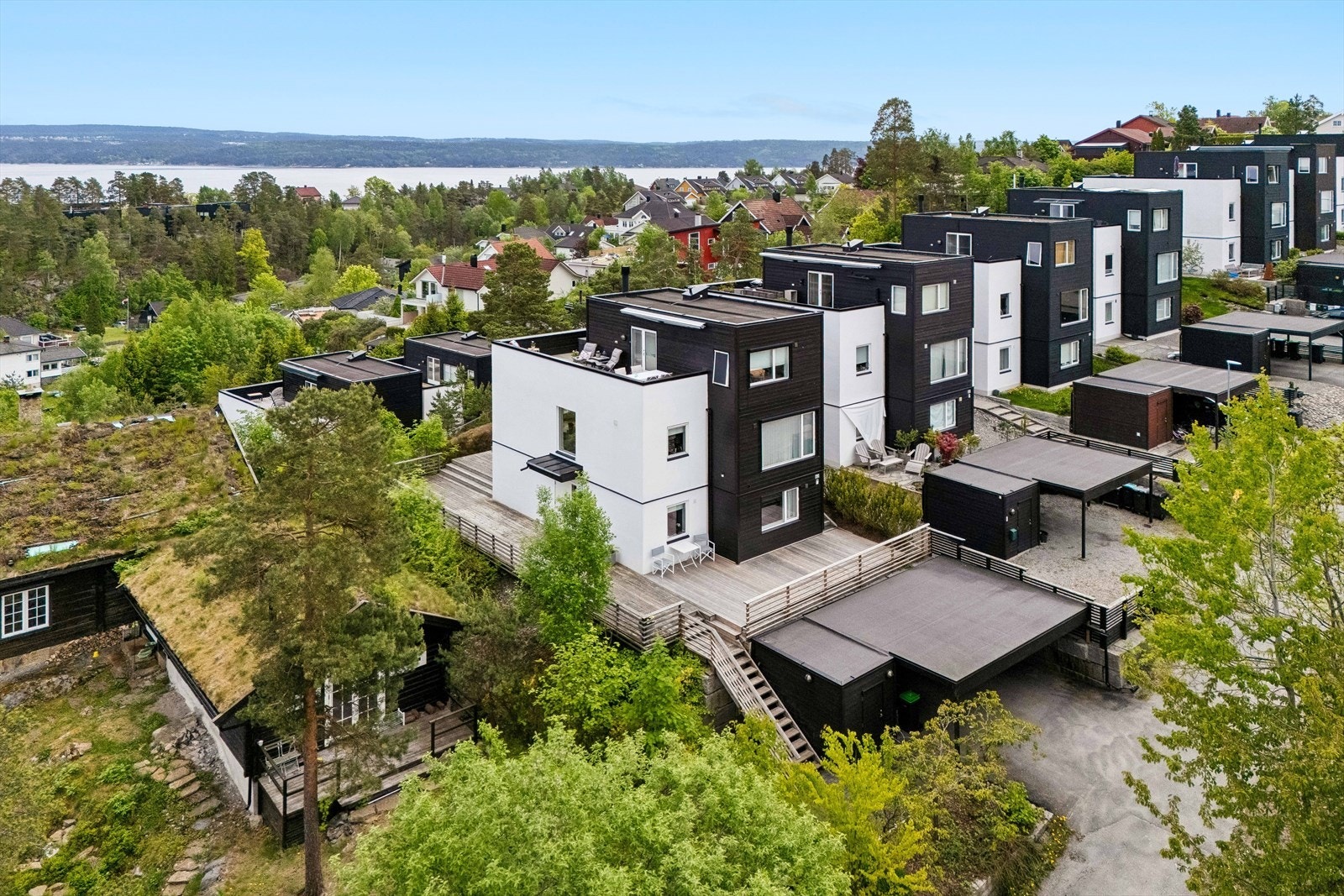 Området er barnevennlig med nærhet til flere skoler og barnehager, som Berger skole og Nesodden videregående skole. Galleribilde