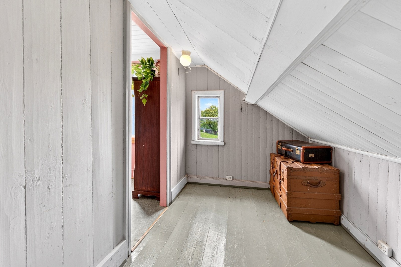Kott på innsiden av soverom 3, her er det plass til oppbevaring, eller man kan lage seg walk-in closet. Galleribilde
