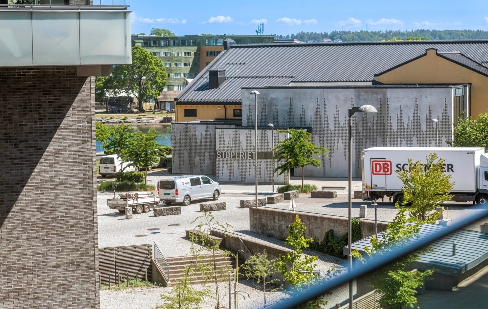Balkongen er overbygd og er på ca. 7 kvm Galleribilde