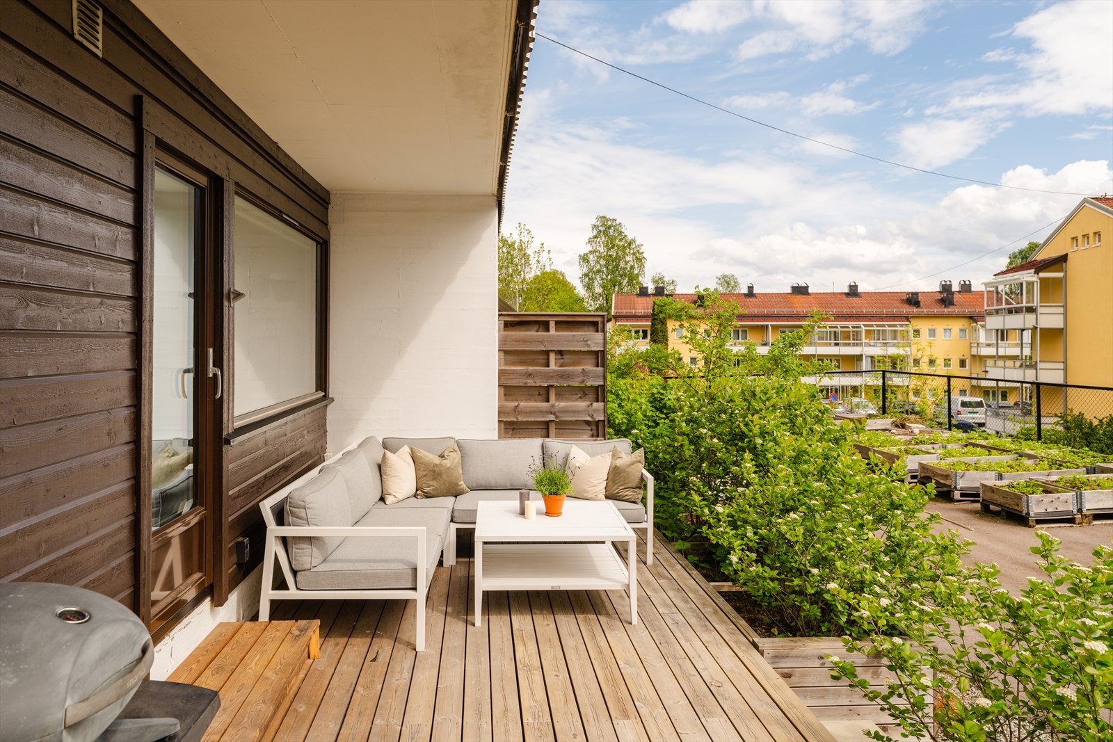 Her har man god plass til sofa, grill og planter. Galleribilde