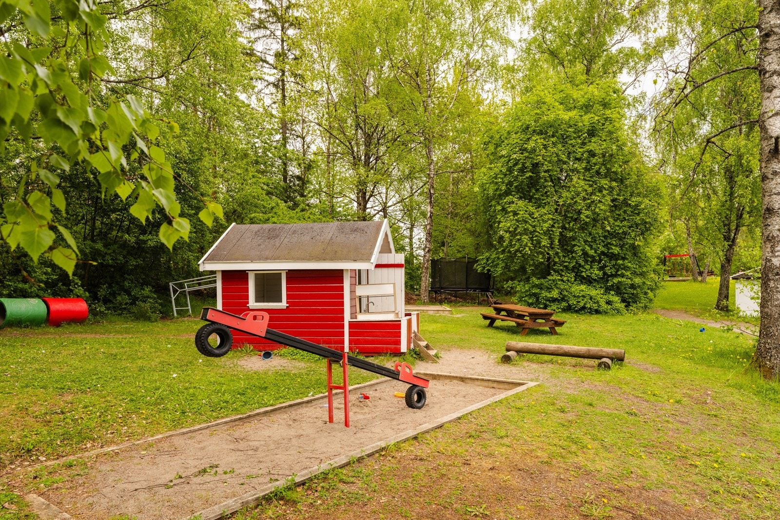 Lekeplass på fellesområde. Galleribilde