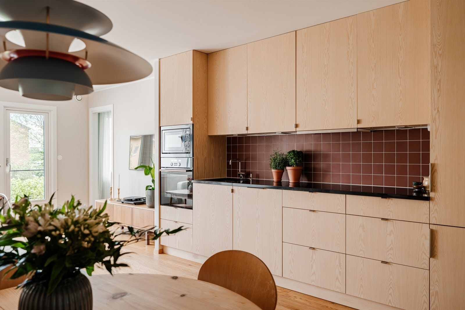 Oppholdsrommet og gangen er arkitekttegnet av arktitekt "Mats Heggernes" som har startet og driver studio "Studio Et Al.". Galleribilde