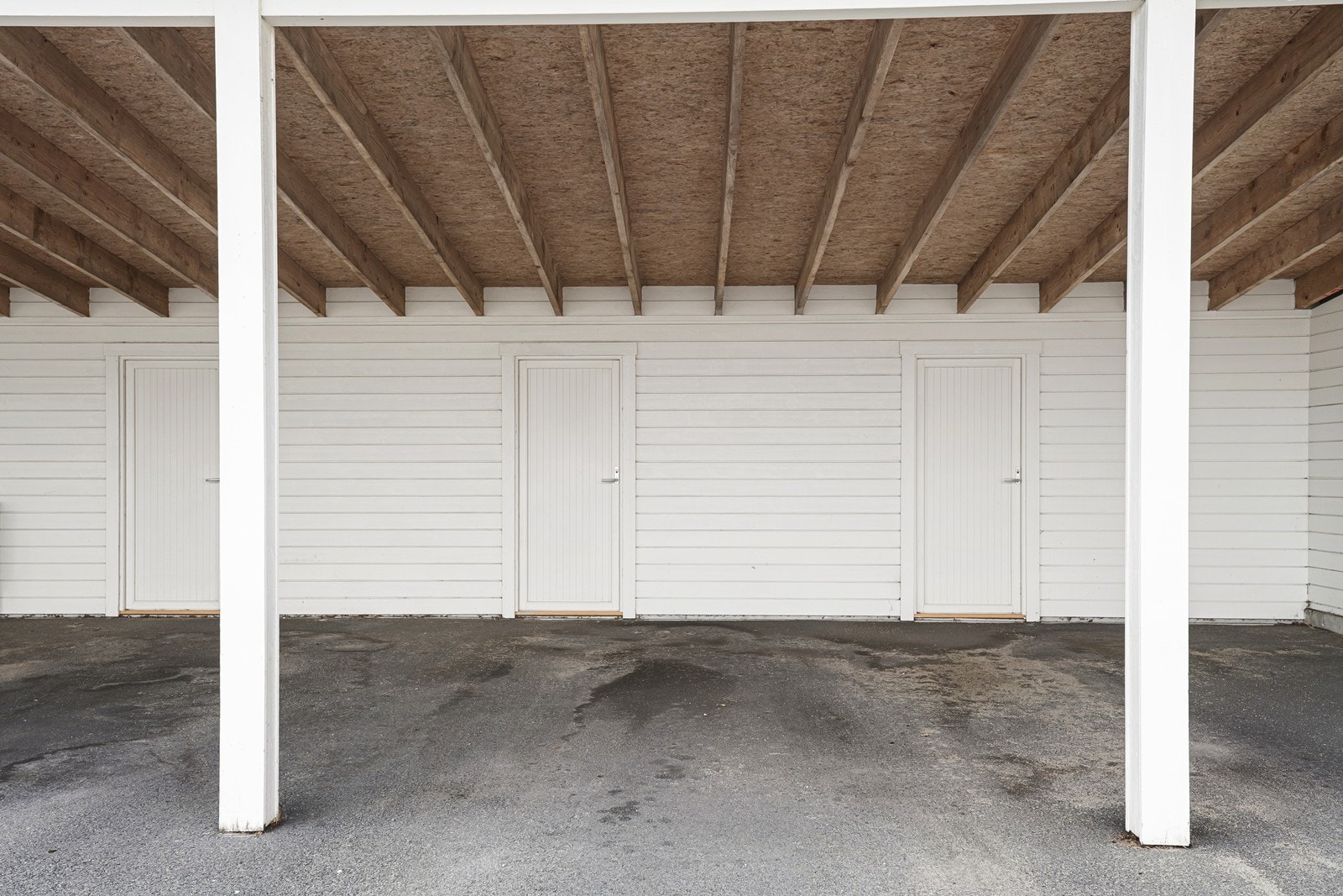 Carport med utvendig bod. Galleribilde