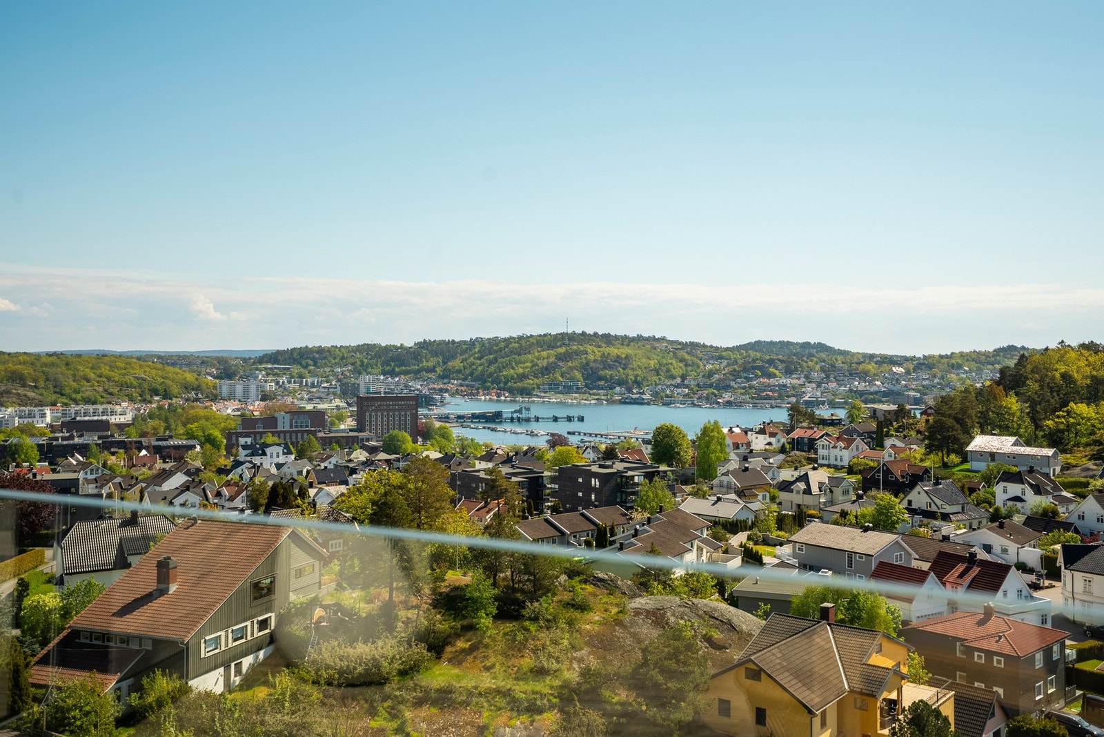 Didrik Schou og EIE eiendomsmegling ønsker velkommen til Hauanåsen 14C! Galleribilde