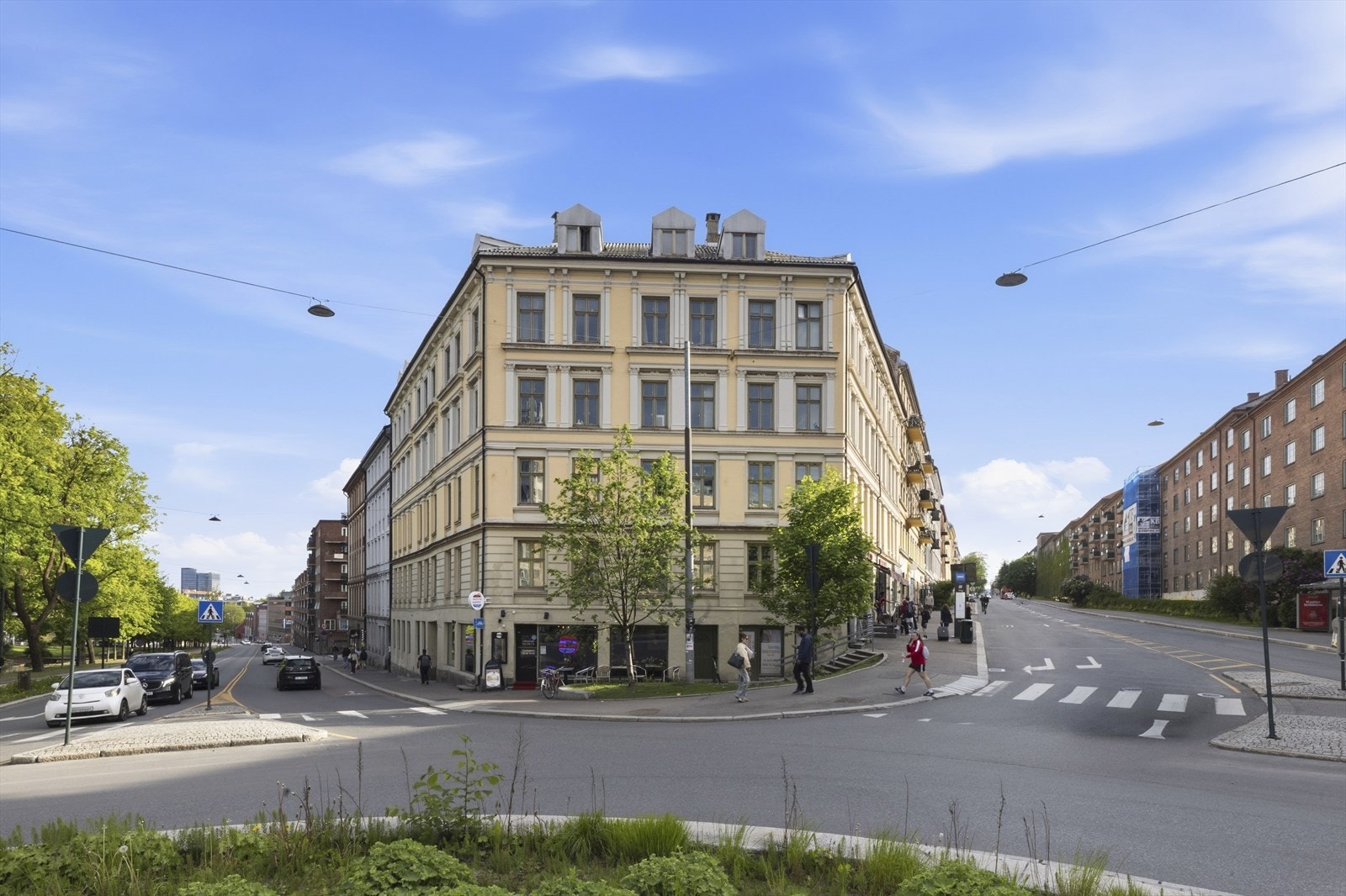 Perfekt beliggenhet for deg som liker en urban livsstil med kort vei til alt Oslo by har å tilby! Galleribilde