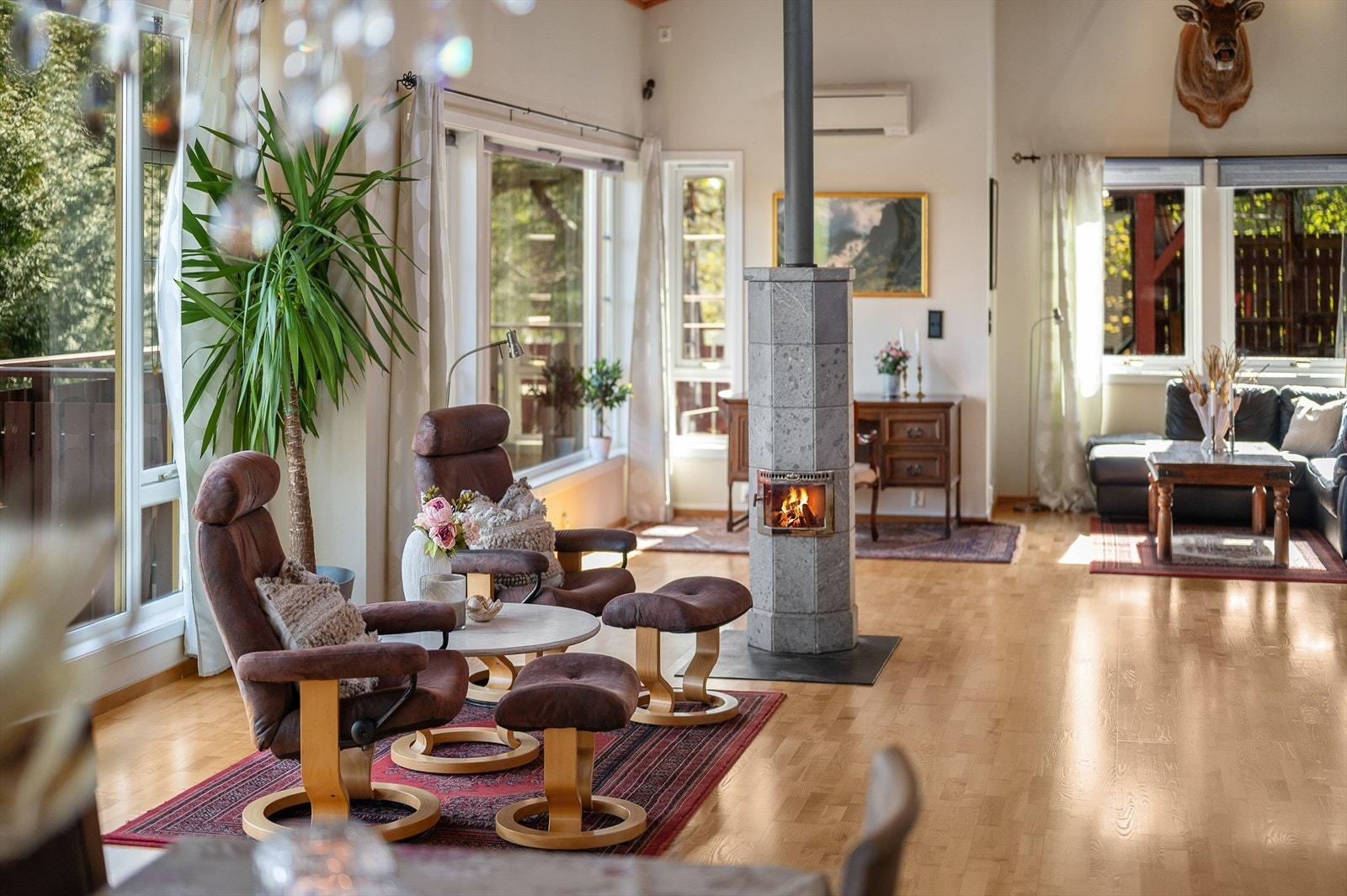 Klebersteinsovn i stue for ekstra god varme og hygge i vinterhalvåret Galleribilde