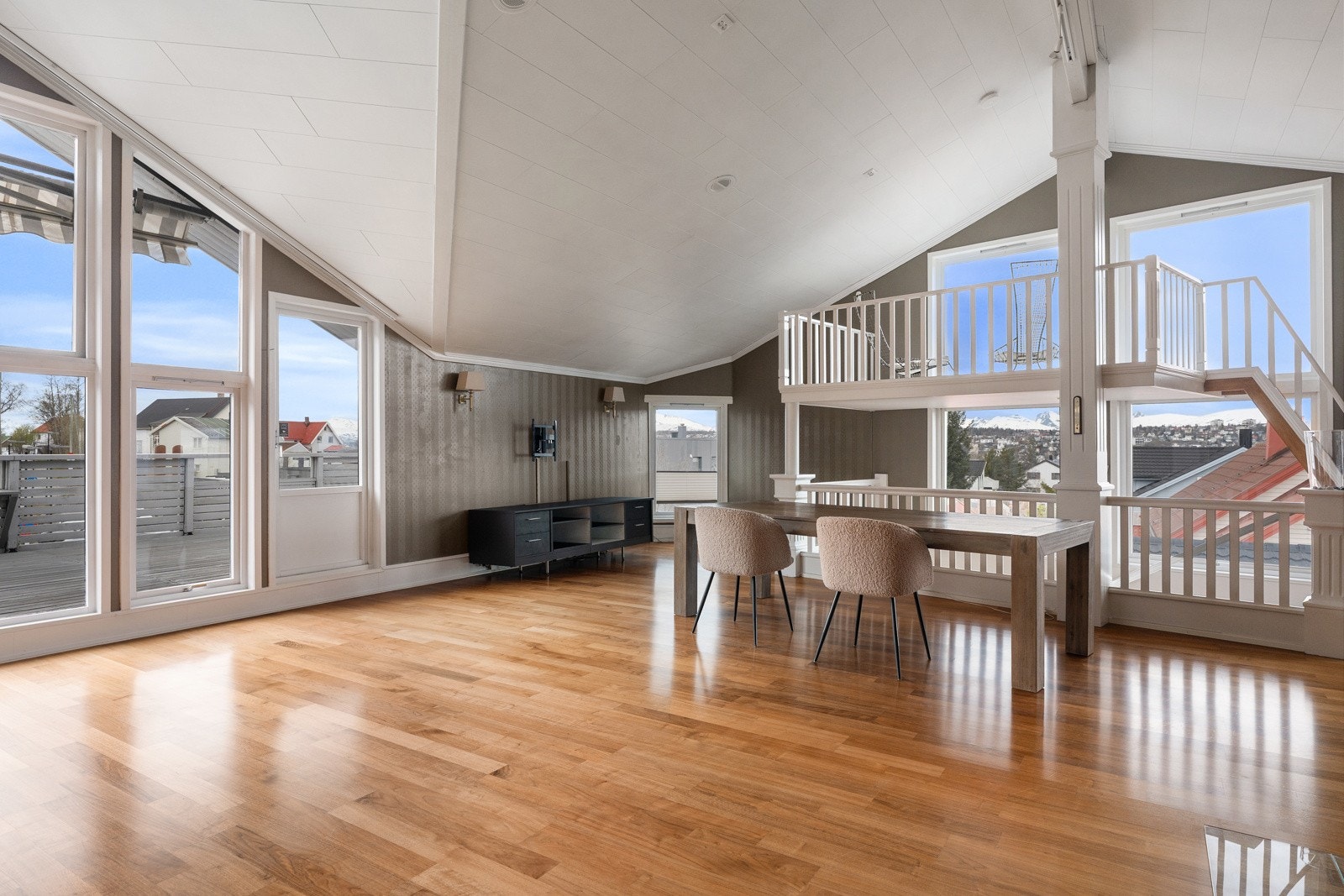 Stue og hems. Galleribilde