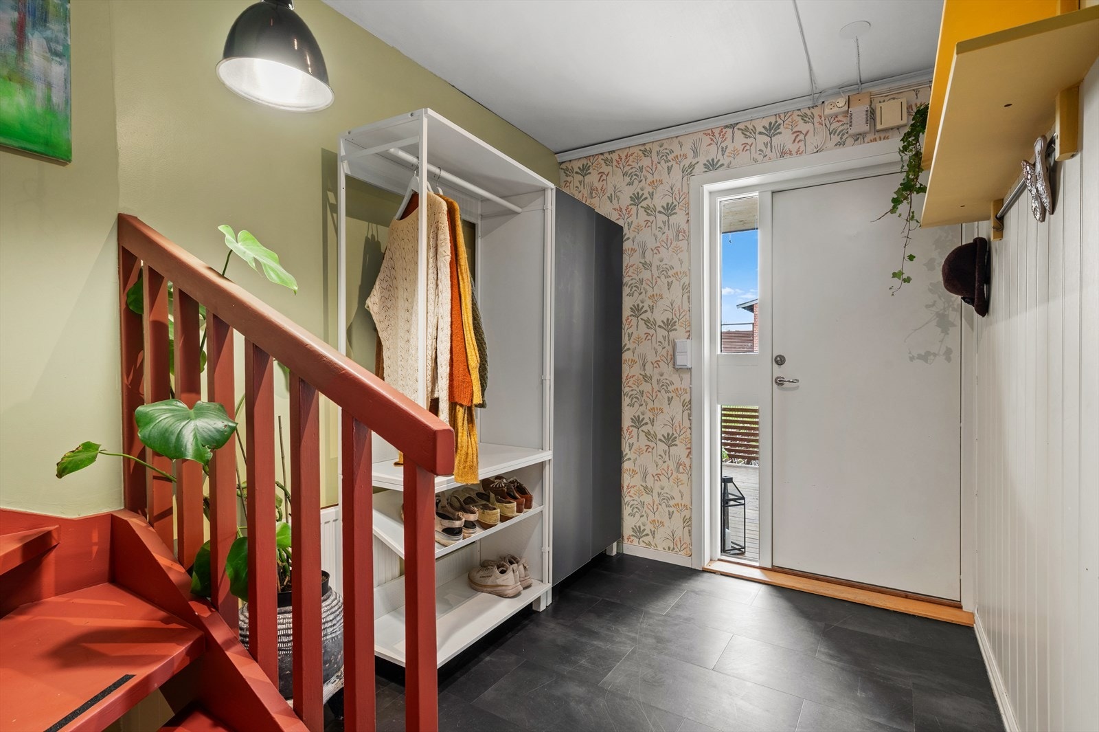 Romslig entrè på 9m². Galleribilde