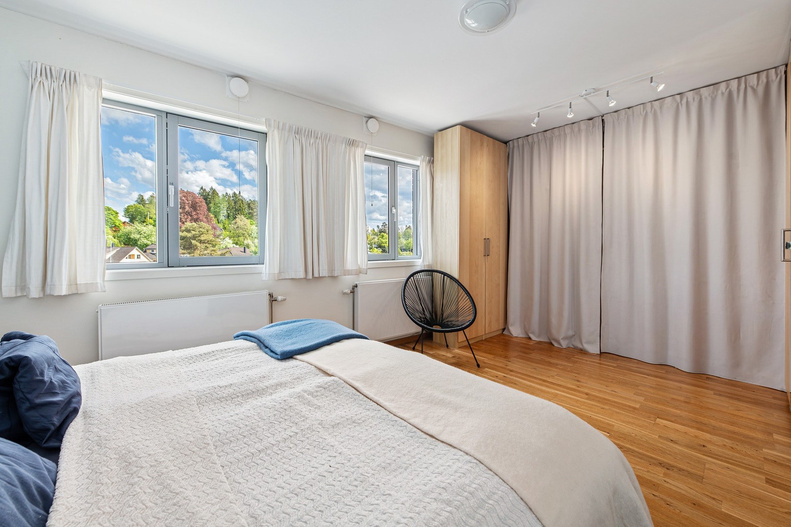 Godt med garderobe Galleribilde