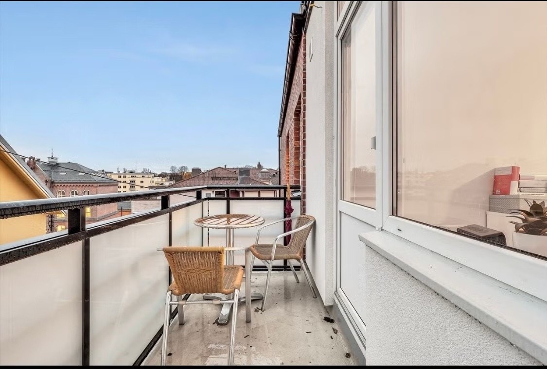 Solfylt balkong tilhørende rom 1 Galleribilde
