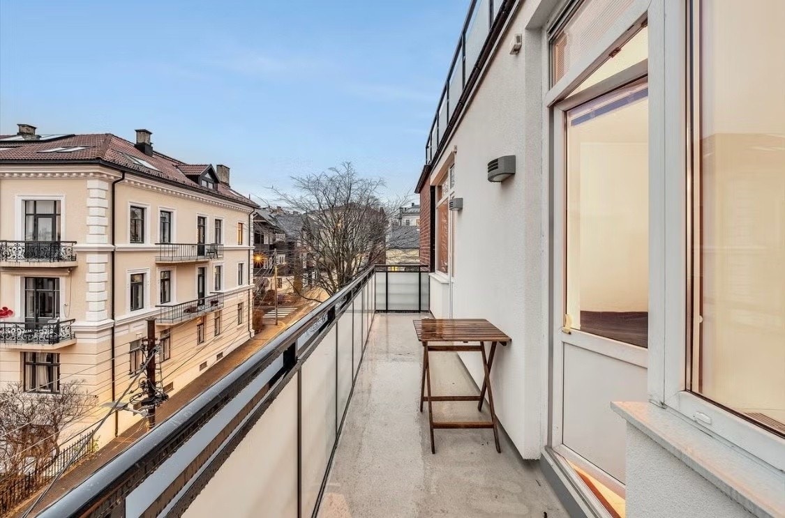 Balkong tilhørende rom 3 og 4. Galleribilde