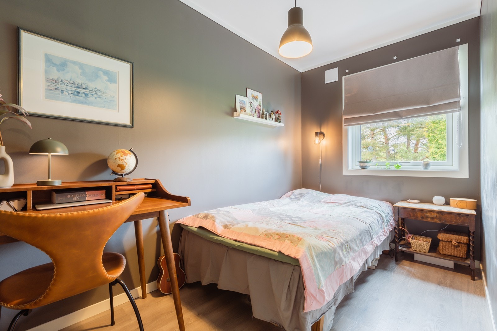 Soverom 2 med plass til bl.a. kontorpult Galleribilde