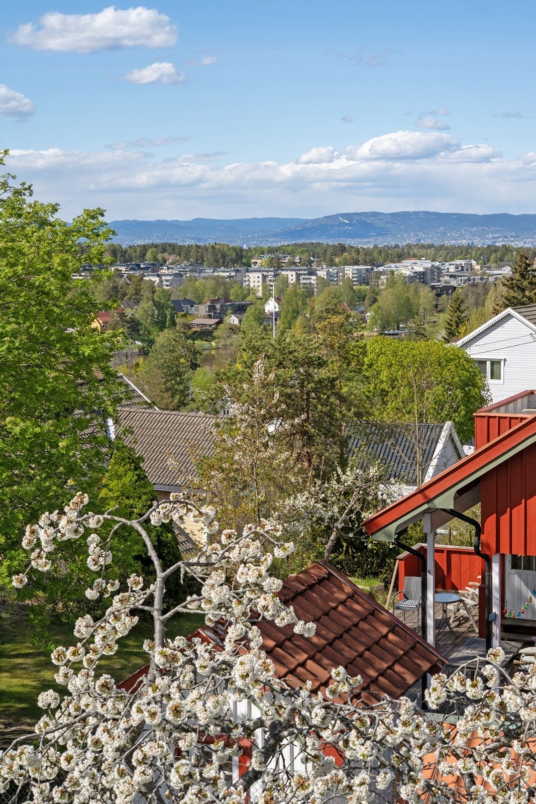 Fra boligens øverste etasje er det utsikt mot Oslo og fjorden. Galleribilde