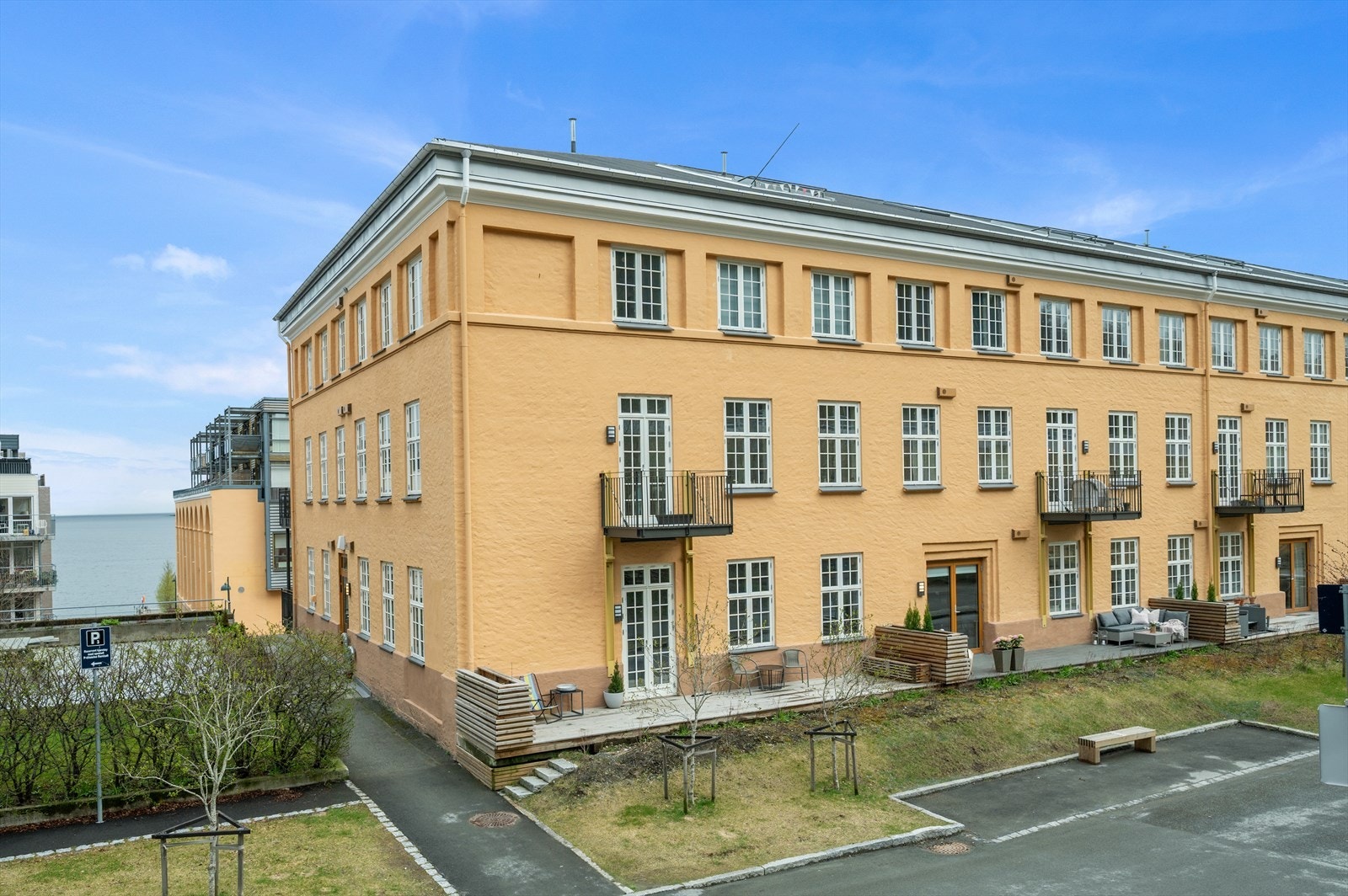 Bygget ble nyrenovert i 2024 og holder god standard med lite vedlikeholdsbehov Galleribilde