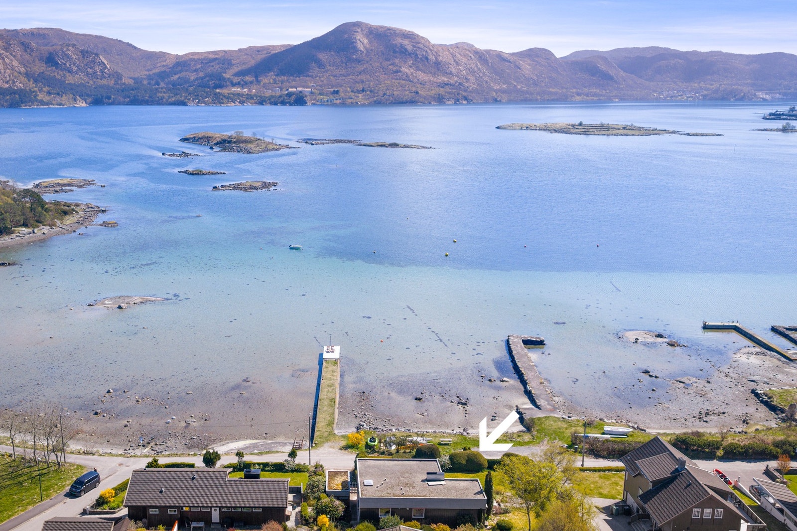 Her kan man starte dagen med et morgenbad, nyte rolige sommerkvelder ved vannkanten eller legge ut med kajakk og båt rett fra bryggen. Galleribilde