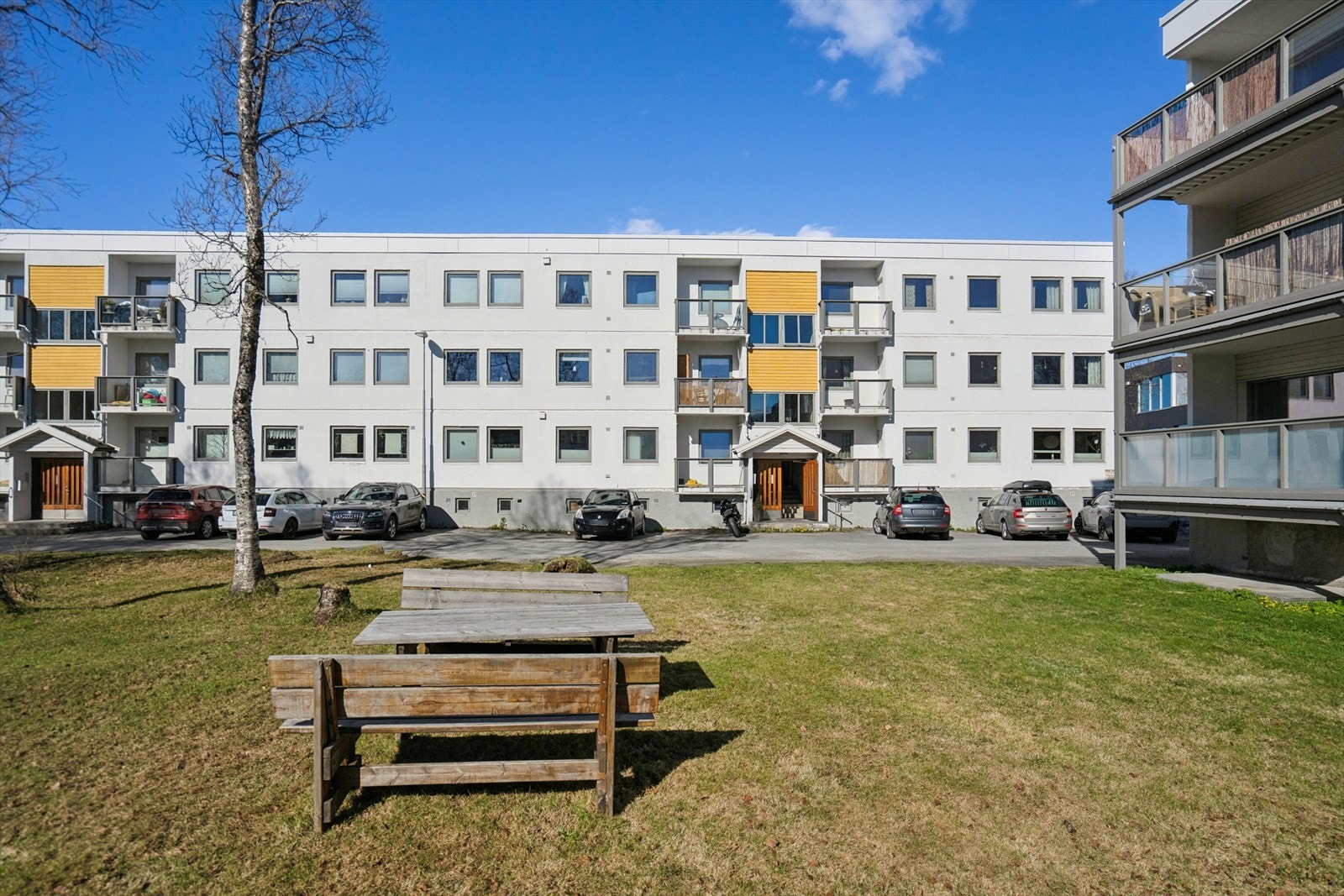 Boligen har en attraktiv beliggenhet på Elverhøy, et etablert og rolig boligområde med kort vei til både sentrum og flotte turområder. Galleribilde