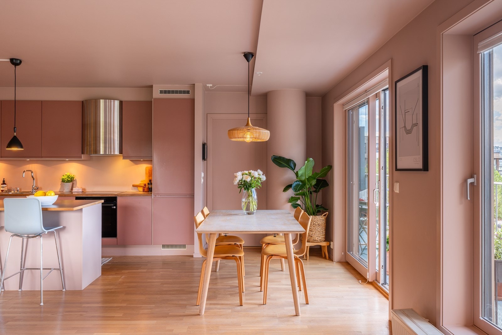 Her har dere plass til å invitere både familie og venner på hyggelige sammenkomster. Galleribilde