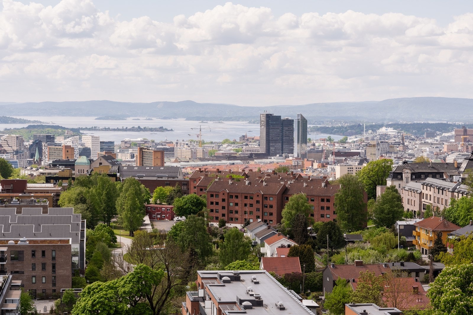Dette er en av de mest imponerende takterrassene i området, med vidstrakt utsikt over byen og fjorden. Galleribilde