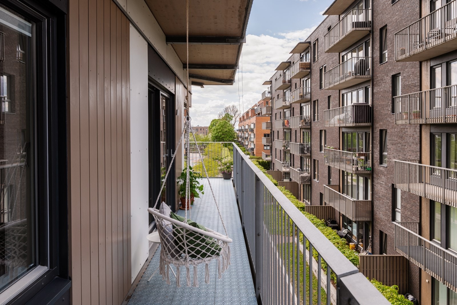 Balkongen har gode solforhold og byr på både sol og skygge gjennom dagen. Galleribilde
