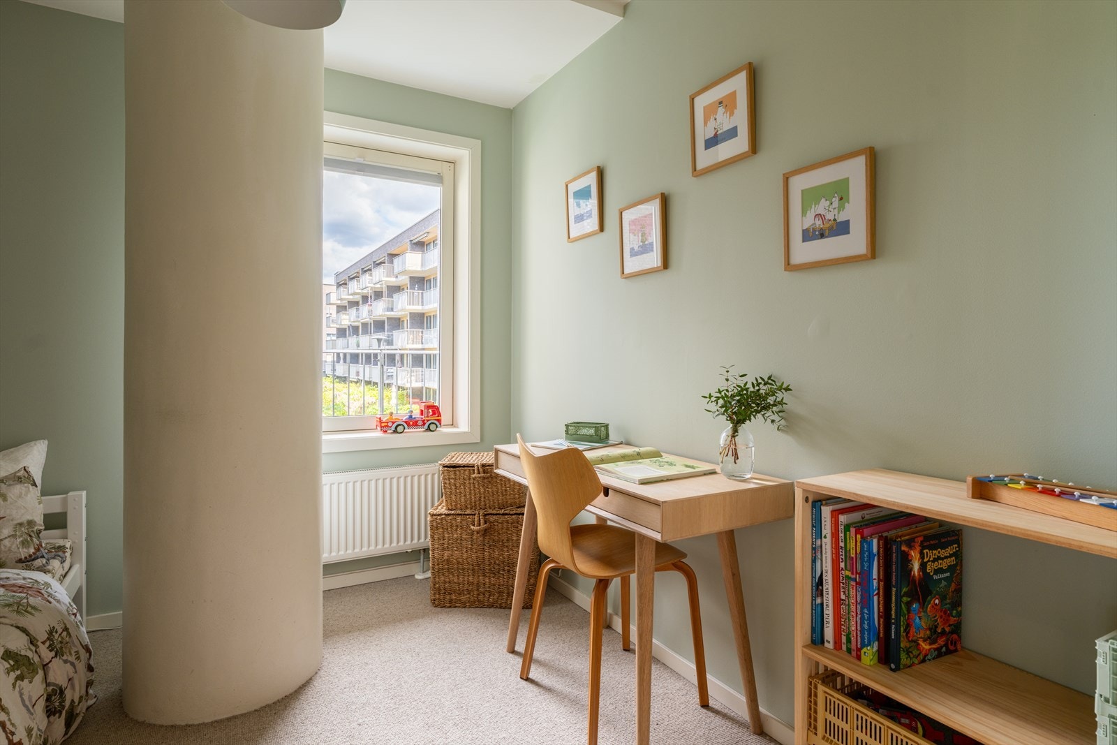 Rommet egner seg perfekt som barnerom, gjesterom eller hjemmekontor - alt etter behov og ønsket bruk. Galleribilde