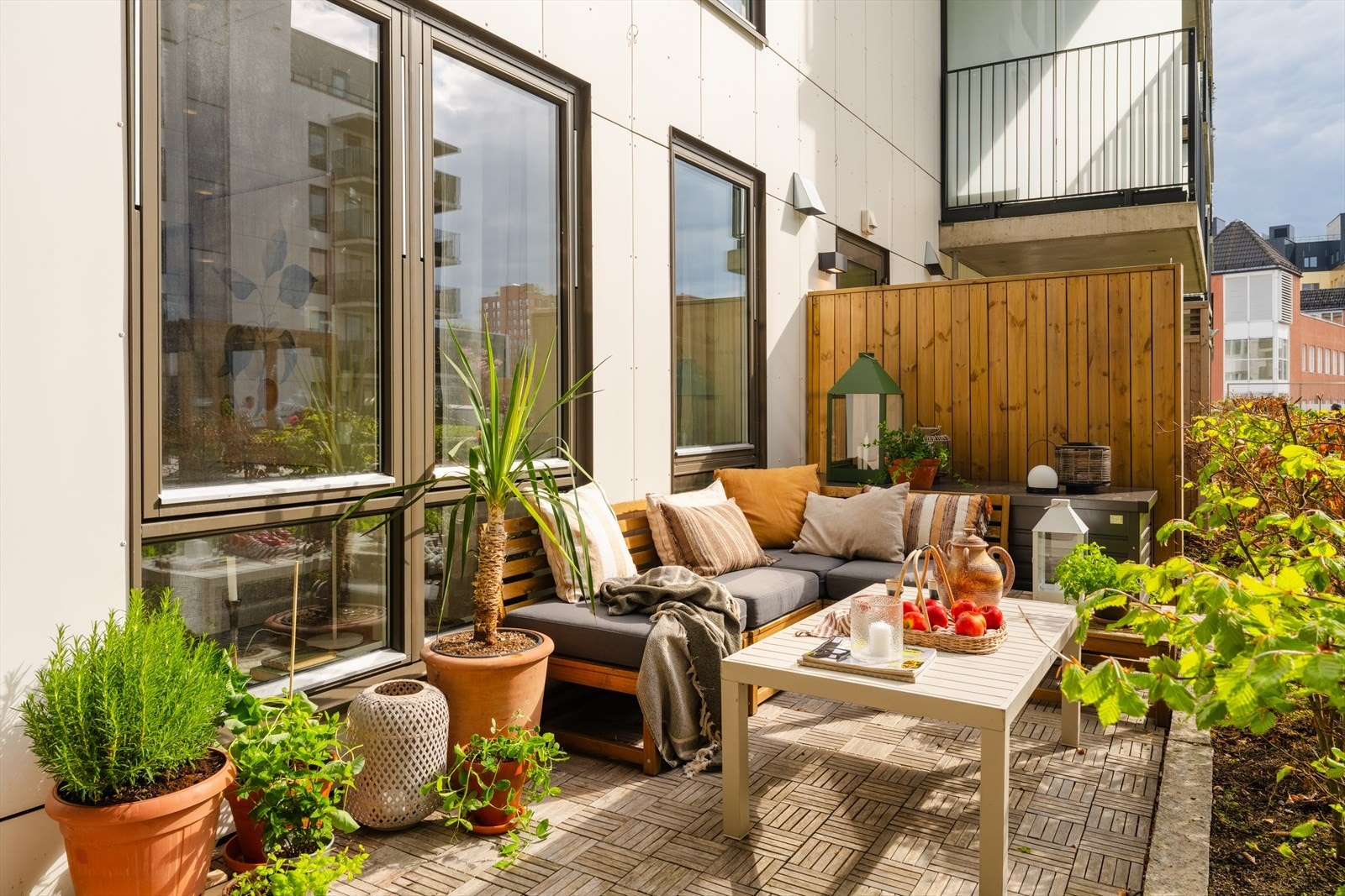 Her er det god plass til hyggelig sofagruppe med plass til hele vennegjengen eller familien. Galleribilde