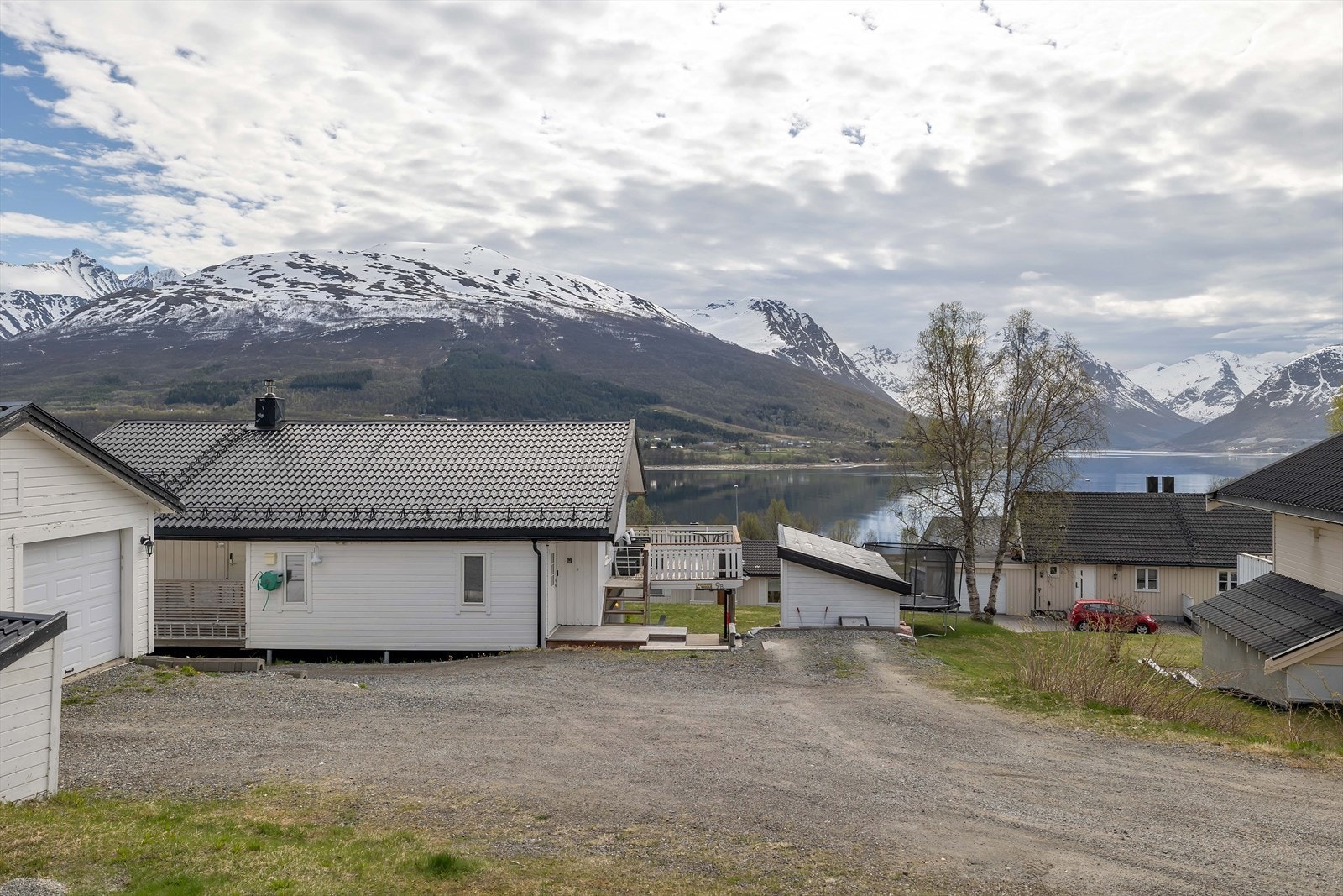 Adkomst via trappe til høyre. Galleribilde