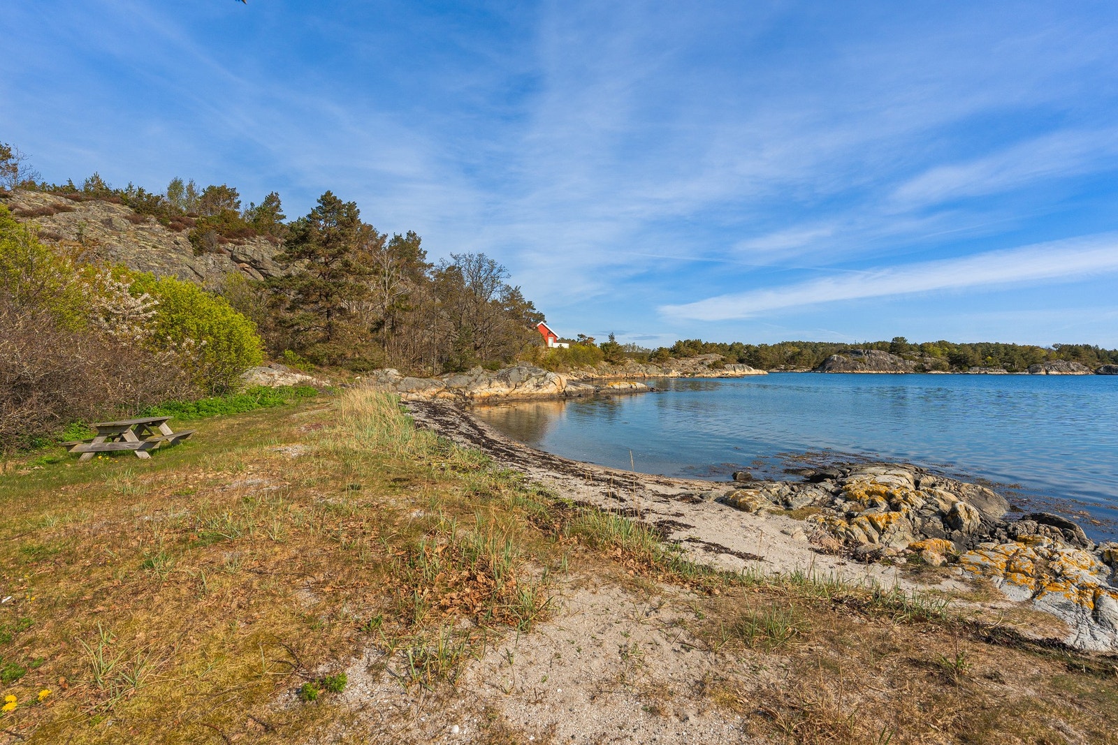 Fra privateid strand på siden av eiendommen som er tilgjengelig for allmennheten Galleribilde