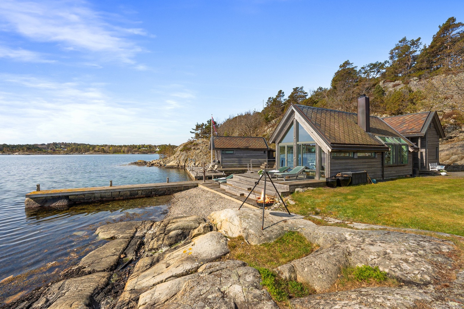 Fra uteområde med egne svaberg Galleribilde