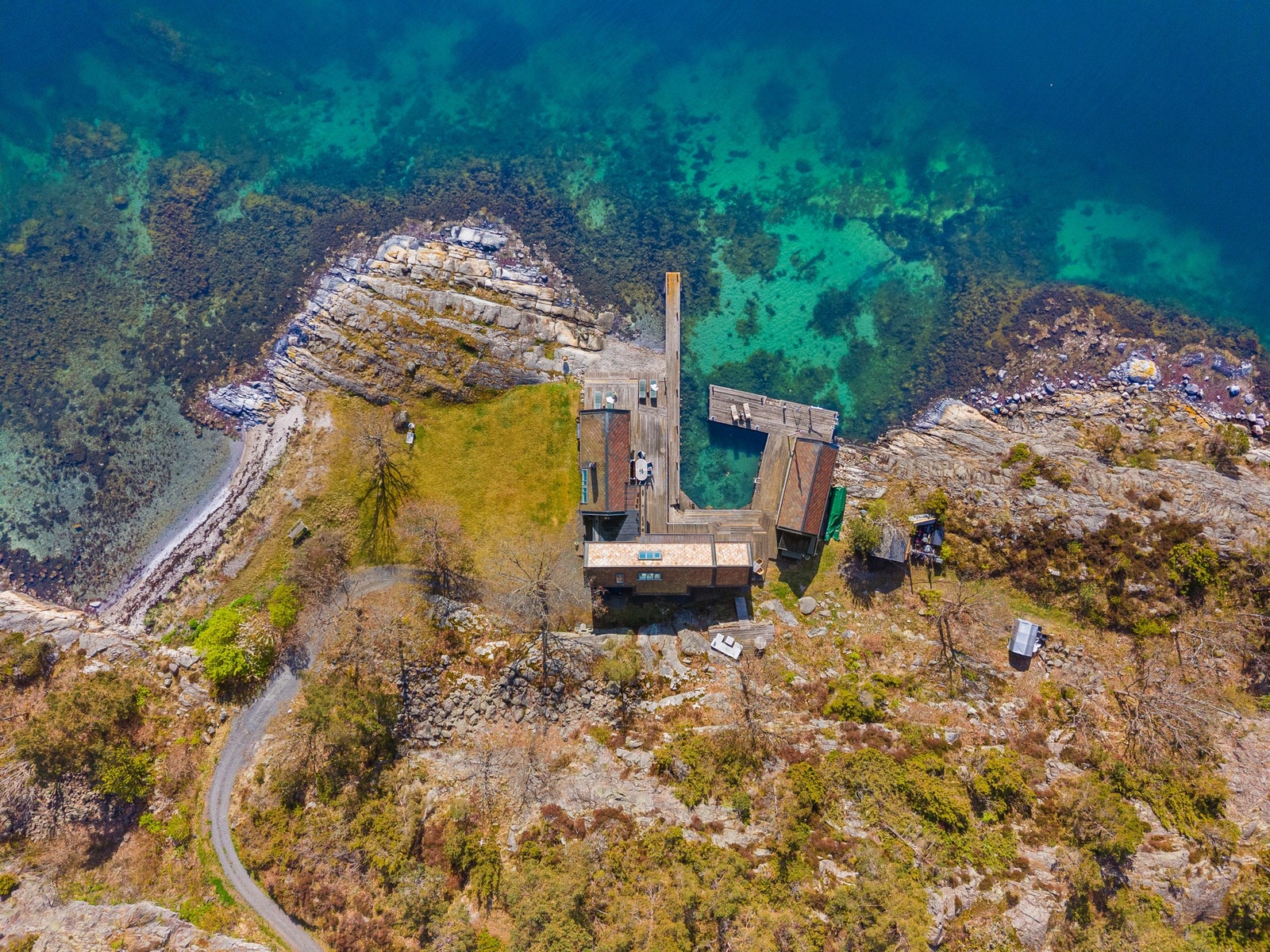Dronebilde tatt rett over eiendommen Galleribilde