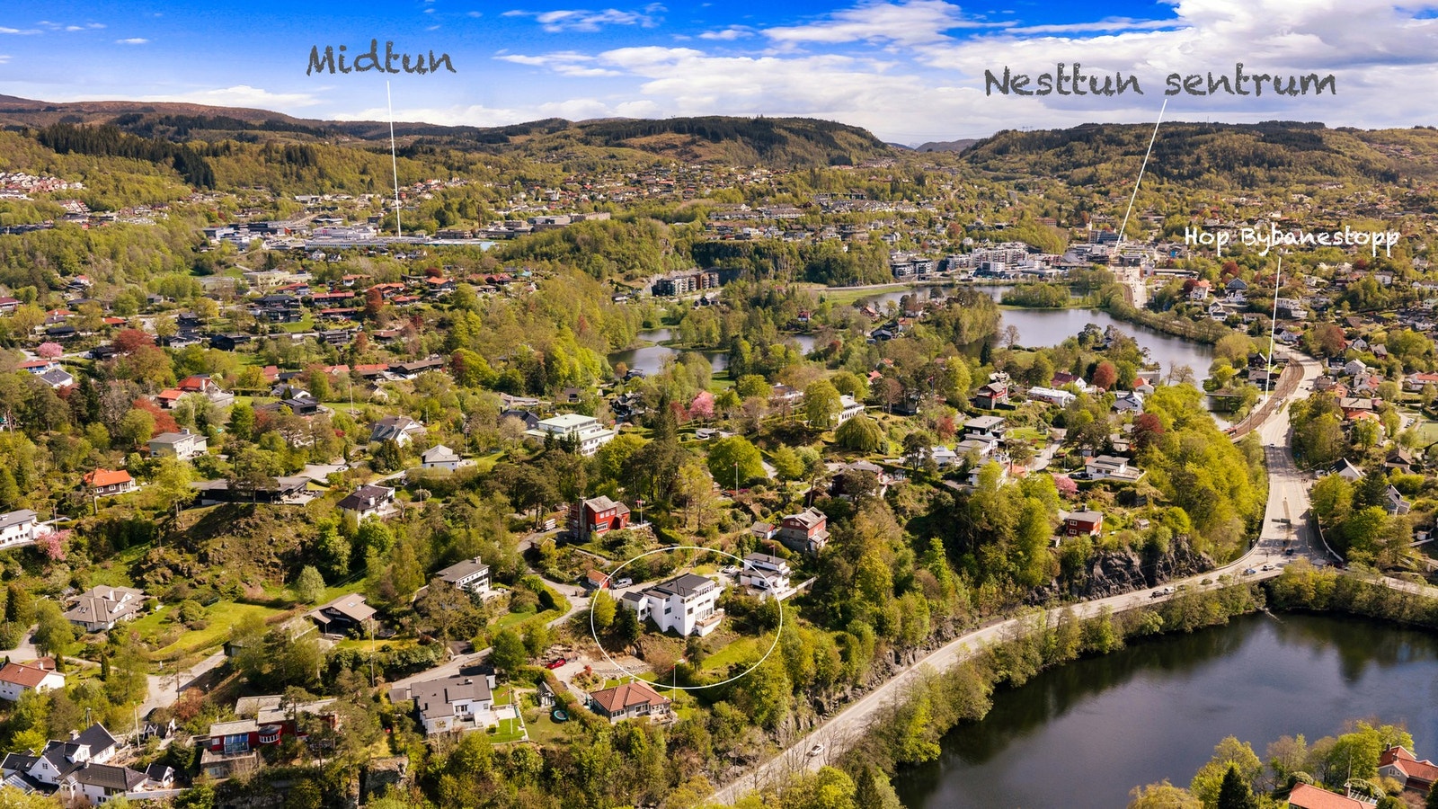 Kort avstand til Nesttun med alle servicetilbud samt Midtun med Obs bygg, Meny m.fl. Galleribilde