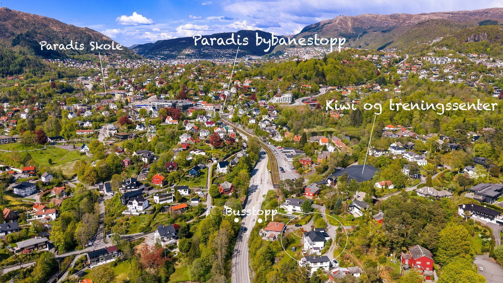 Kort avstand til skole, busstopp, butikk, trening Galleribilde