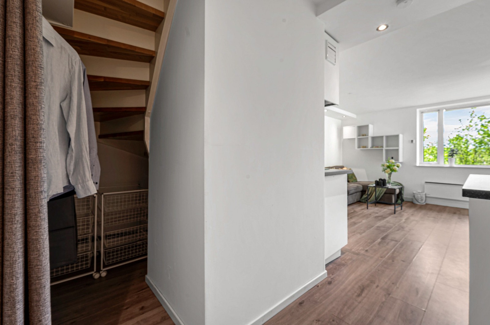 På bildet ser du trappen i underetasje som ikke er fjernet, men tettet igjen (ikke byggemeldt/godkjent). Galleribilde