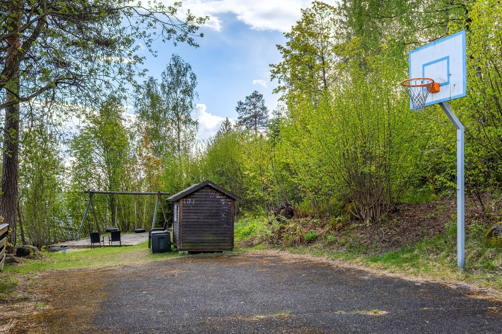 Boligen har tilgang til hyggelige og familievennlige felles områder. Her er det rom for lek for både store og små. Galleribilde