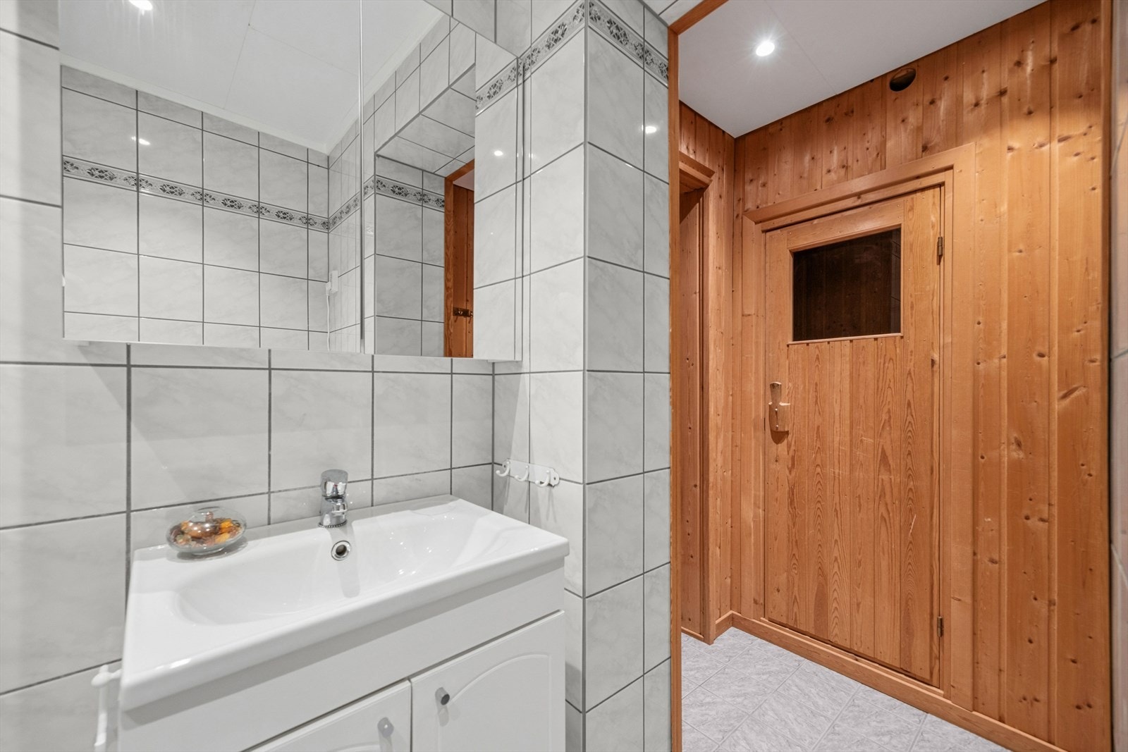 Badstue i forbindelse med badet i underetasjen. Galleribilde