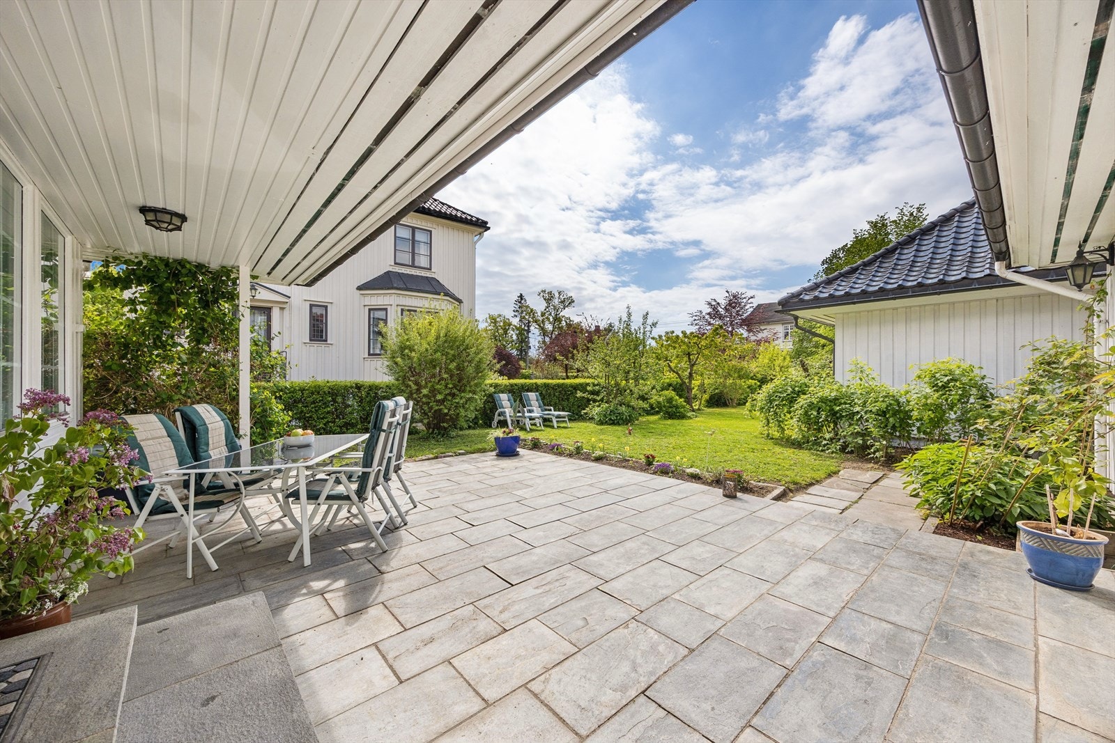 Delvis overbygget platting på 37 m². Galleribilde
