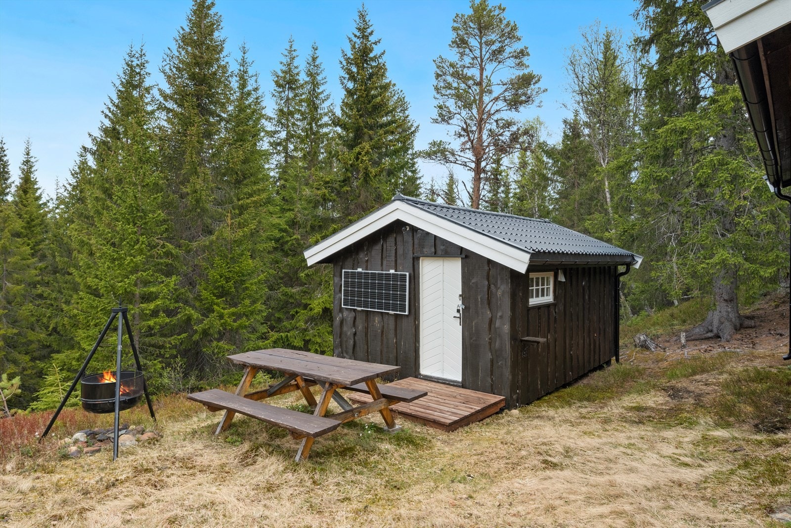 På fritidseiendommen er det et frittliggende anneks på ca. 15 kvm. Galleribilde