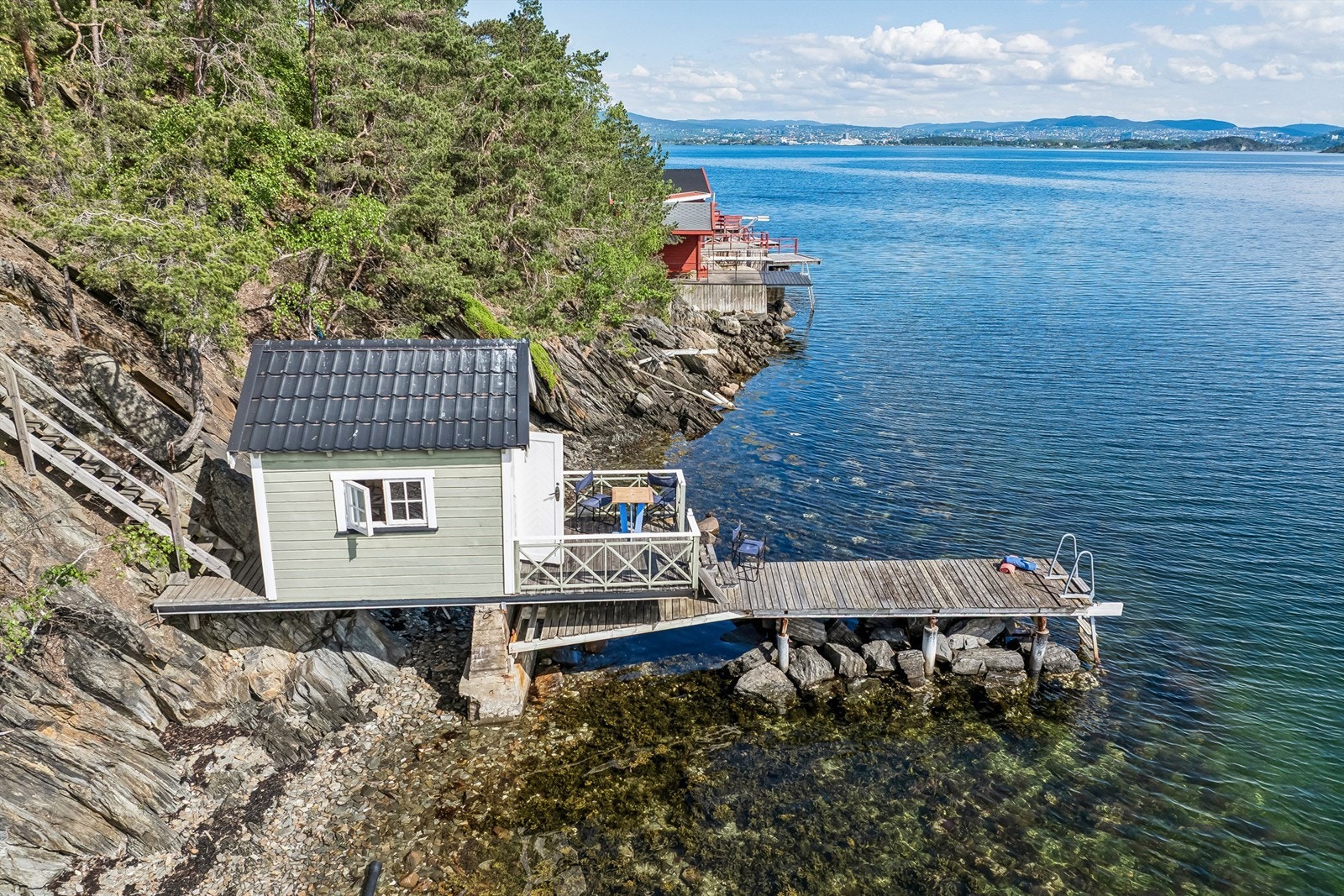 Velkommen til dette hyggelige badehuset på populære Ursvik! Presentert av Elisiff Wennersgaard v/Krogsveen Nesodden Galleribilde