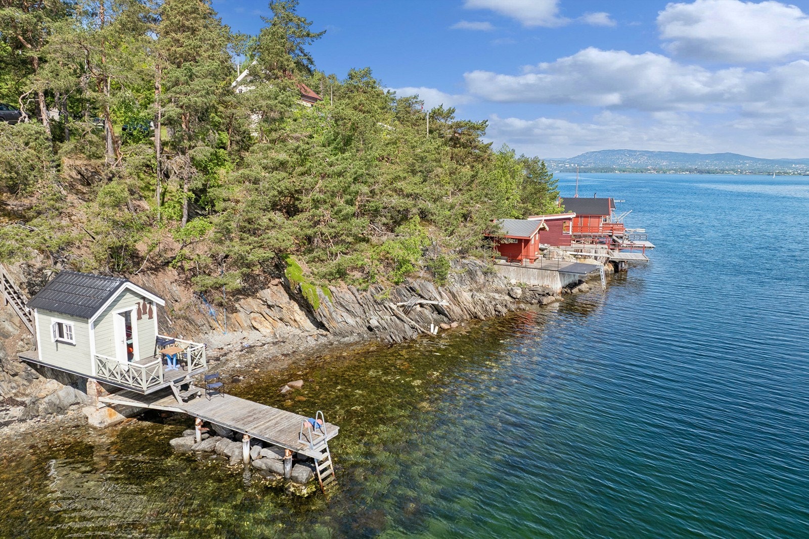 Sjelden mulighet! Badehus med egen brygge og mulighet for bøyefeste til båt! Galleribilde