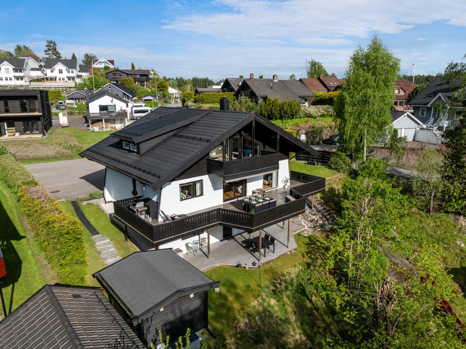 Taket fikk en fornying i 2021, og vindskiene ble byttet i 2023. Galleribilde