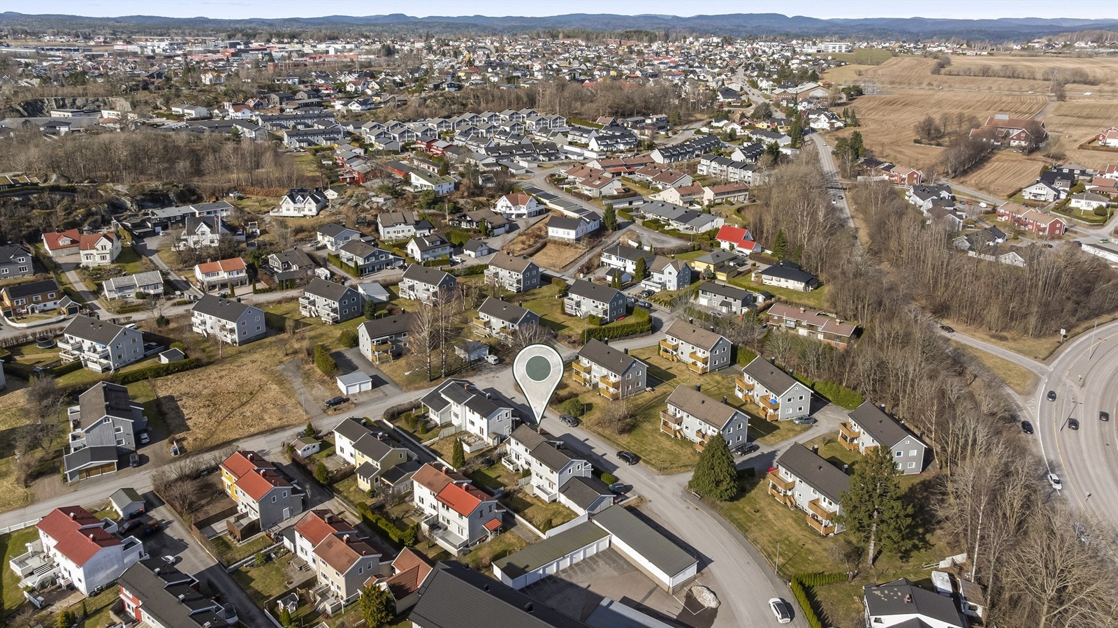Området byr på flere sportsfasiliteter, inkludert Gamle stadion og Sporty treningssenter i Moveien Galleribilde