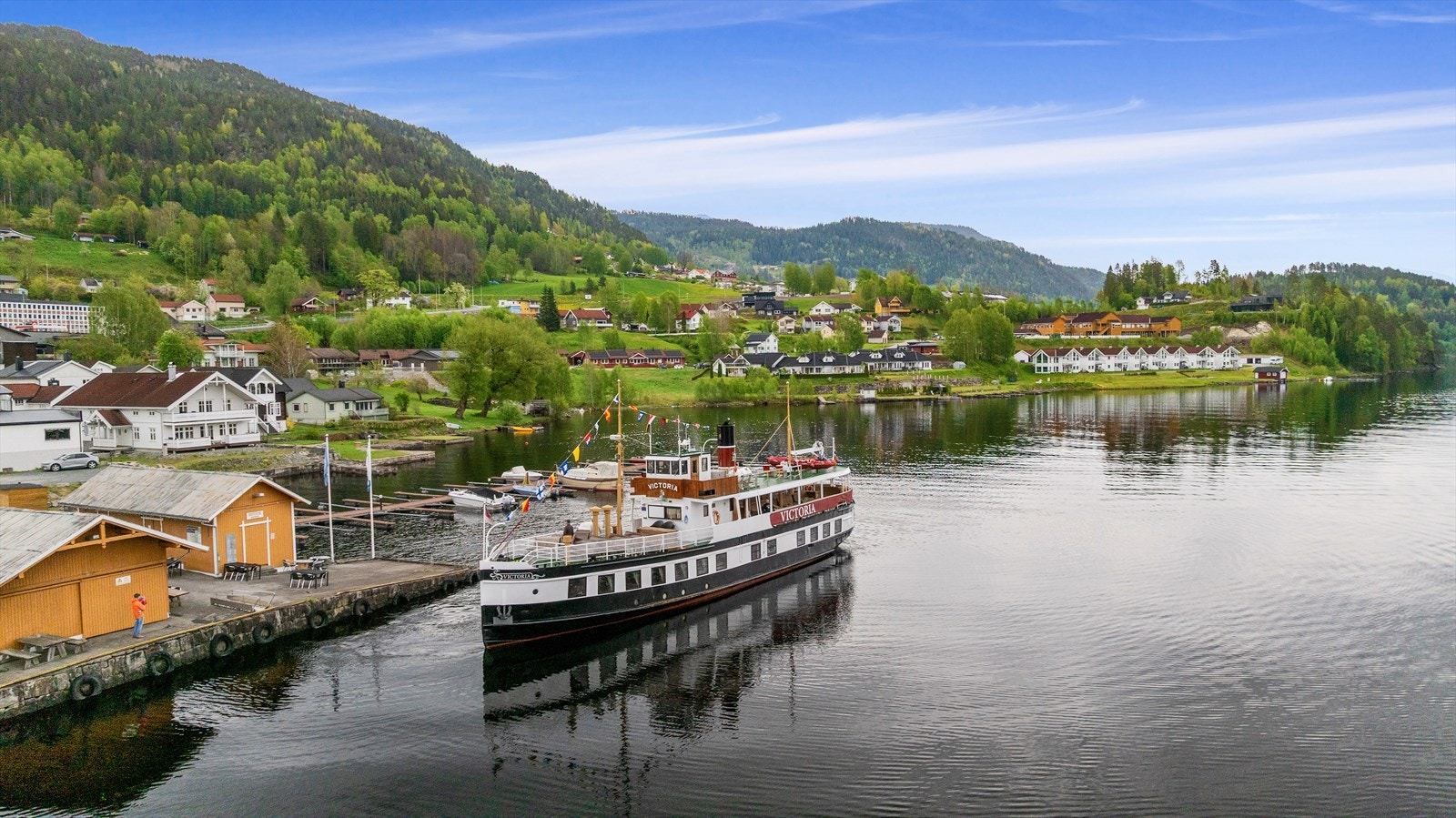 Det er kort gangavstand fra leiligheten til alle tjenestene sentrum byr på. Galleribilde