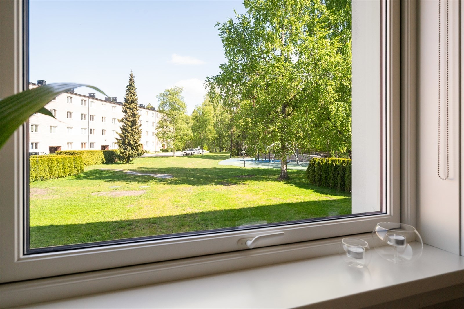Grønt utsyn fra soverom. Galleribilde
