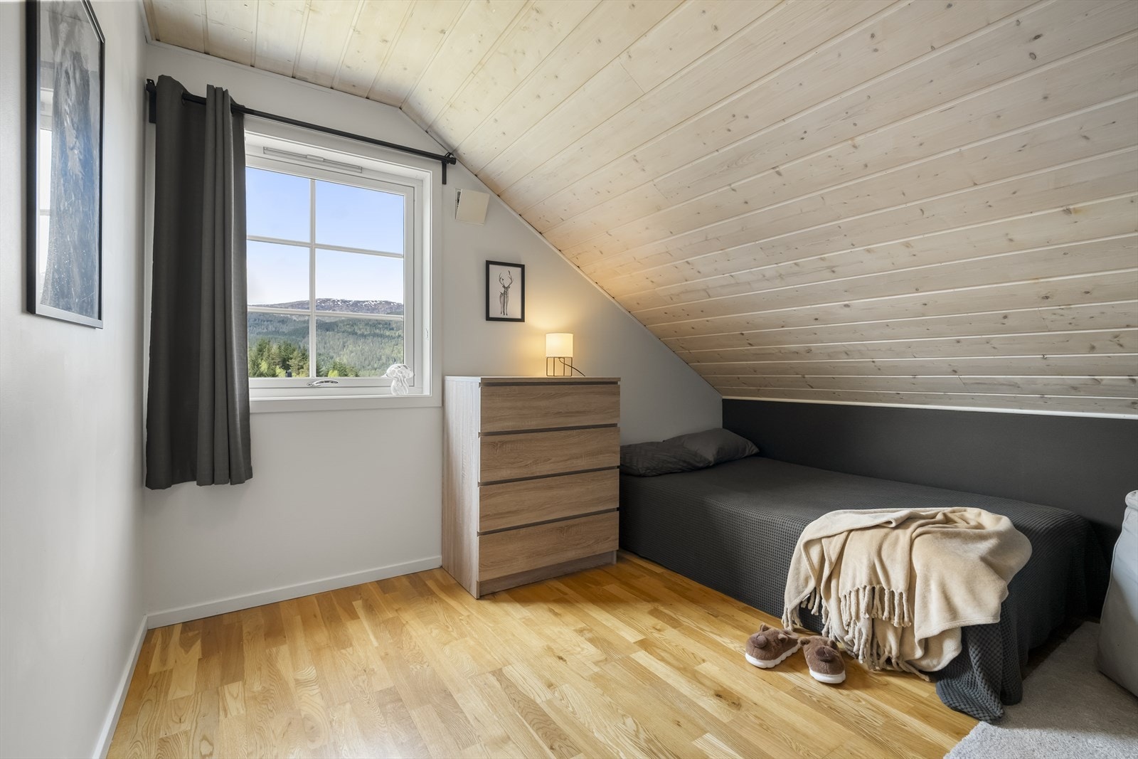 Soverom nr.2 på loft Galleribilde