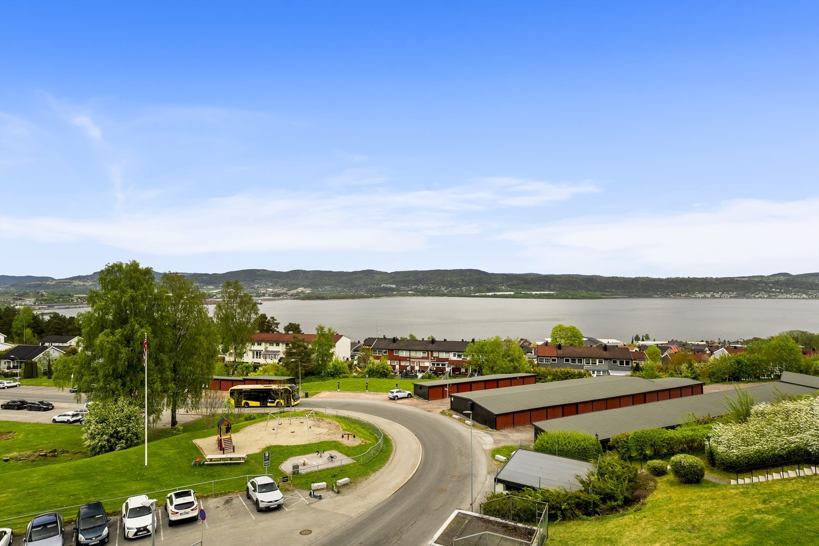 Fjordutsikten fra stuen må oppleves-rett og slett magisk! Galleribilde